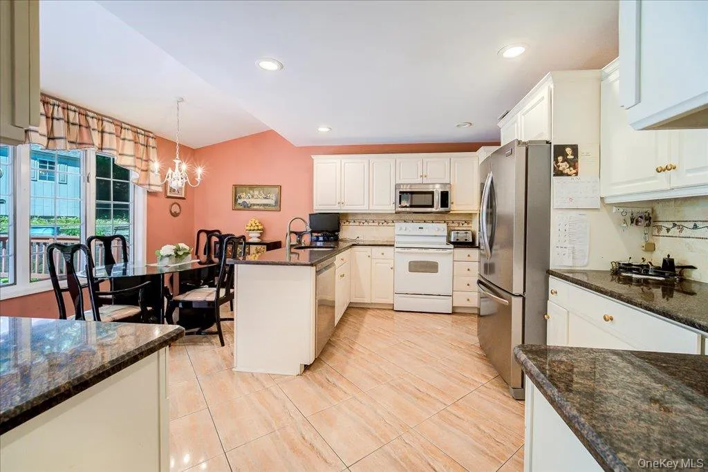 21 Midland Avenue, Woodbury, NY, 3 Bedrooms Bedrooms, 7 Rooms Rooms,2 BathroomsBathrooms,Residential,For Rent,Midland,0,1018592 21 Midland Avenue, Woodbury, NY, 3 Bedrooms Bedrooms, 7 Rooms Rooms,2 BathroomsBathrooms,Residential,For Rent,Midland,0,1018592