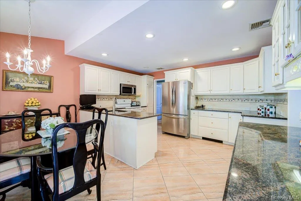 21 Midland Avenue, Woodbury, NY, 3 Bedrooms Bedrooms, 7 Rooms Rooms,2 BathroomsBathrooms,Residential,For Rent,Midland,0,1018592 21 Midland Avenue, Woodbury, NY, 3 Bedrooms Bedrooms, 7 Rooms Rooms,2 BathroomsBathrooms,Residential,For Rent,Midland,0,1018592