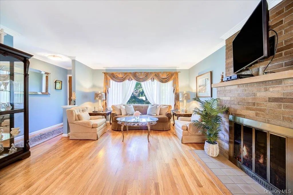 21 Midland Avenue, Woodbury, NY, 3 Bedrooms Bedrooms, 7 Rooms Rooms,2 BathroomsBathrooms,Residential,For Rent,Midland,0,1018592 21 Midland Avenue, Woodbury, NY, 3 Bedrooms Bedrooms, 7 Rooms Rooms,2 BathroomsBathrooms,Residential,For Rent,Midland,0,1018592