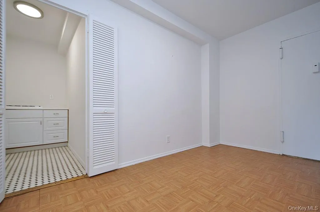 Entry foyer and Dining Area can also be used as a home office space. The area is approx 15'-10" x 8'-0". Entry foyer and Dining Area can also be used as a home office space. The area is approx 15'-10" x 8'-0".