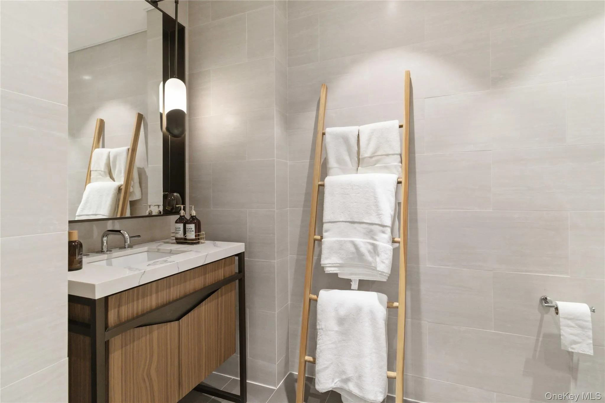 133-27 39th Avenue, New York, NY, 1 Bedroom Bedrooms, 5 Rooms Rooms,1 BathroomBathrooms,Residential,For Rent,39th,0,KEY1018608 133-27 39th Avenue, New York, NY, 1 Bedroom Bedrooms, 5 Rooms Rooms,1 BathroomBathrooms,Residential,For Rent,39th,0,KEY1018608