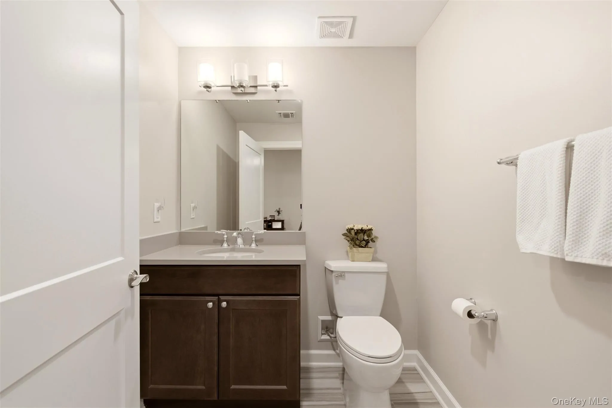 21 Seasons Way, Huntington, NY, 2 Bedrooms Bedrooms, 7 Rooms Rooms,2 BathroomsBathrooms,Residential,For Rent,Seasons,0,KEY1018609 21 Seasons Way, Huntington, NY, 2 Bedrooms Bedrooms, 7 Rooms Rooms,2 BathroomsBathrooms,Residential,For Rent,Seasons,0,KEY1018609