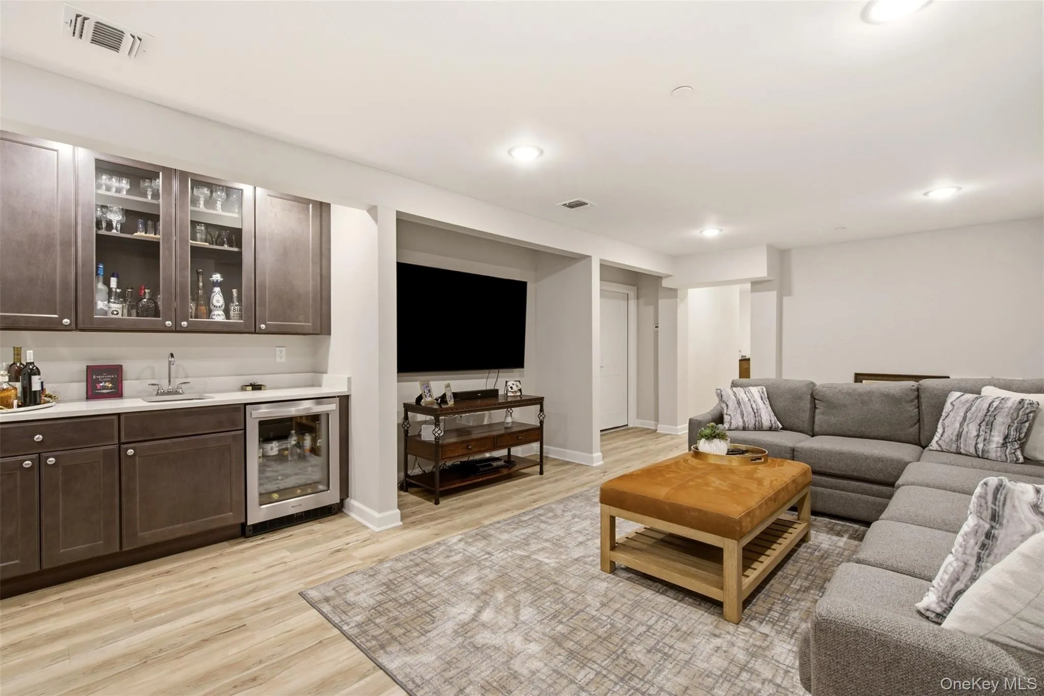 21 Seasons Way, Huntington, NY, 2 Bedrooms Bedrooms, 7 Rooms Rooms,2 BathroomsBathrooms,Residential,For Rent,Seasons,0,KEY1018609 21 Seasons Way, Huntington, NY, 2 Bedrooms Bedrooms, 7 Rooms Rooms,2 BathroomsBathrooms,Residential,For Rent,Seasons,0,KEY1018609
