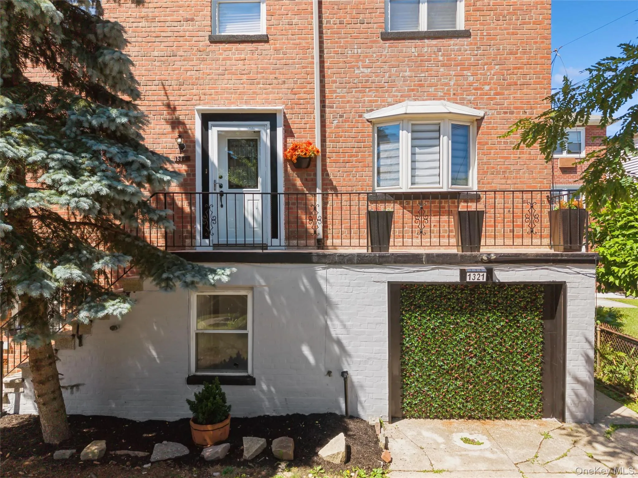 1321 Gillespie Avenue, New York, NY, 4 Bedrooms Bedrooms, 8 Rooms Rooms,2 BathroomsBathrooms,Residential,For Rent,Gillespie,0,KEY1018622 1321 Gillespie Avenue, New York, NY, 4 Bedrooms Bedrooms, 8 Rooms Rooms,2 BathroomsBathrooms,Residential,For Rent,Gillespie,0,KEY1018622