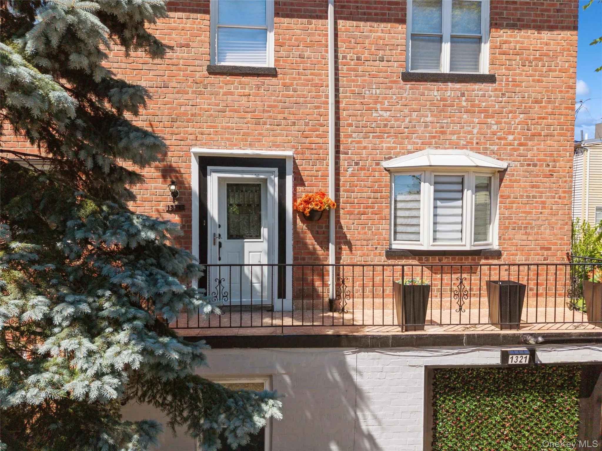 1321 Gillespie Avenue, New York, NY, 4 Bedrooms Bedrooms, 8 Rooms Rooms,2 BathroomsBathrooms,Residential,For Rent,Gillespie,0,KEY1018622 1321 Gillespie Avenue, New York, NY, 4 Bedrooms Bedrooms, 8 Rooms Rooms,2 BathroomsBathrooms,Residential,For Rent,Gillespie,0,KEY1018622