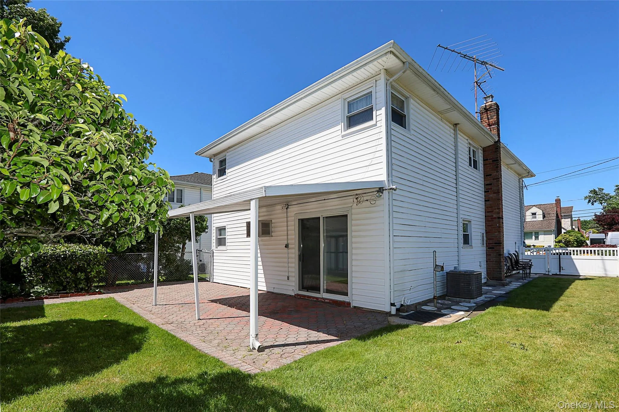 49 Lee Avenue, North Hempstead, NY, 4 Bedrooms Bedrooms, 10 Rooms Rooms,2 BathroomsBathrooms,Residential,For Rent,Lee,0,KEY1018624 49 Lee Avenue, North Hempstead, NY, 4 Bedrooms Bedrooms, 10 Rooms Rooms,2 BathroomsBathrooms,Residential,For Rent,Lee,0,KEY1018624