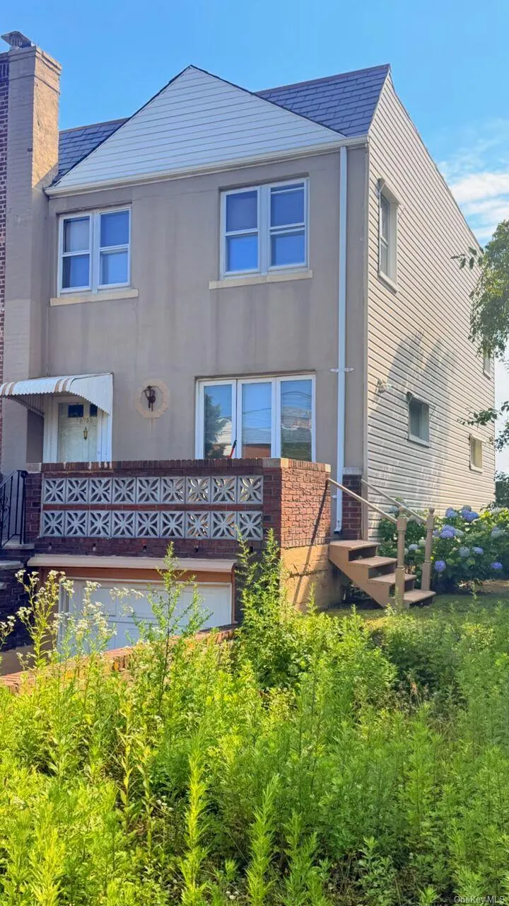 5750 82nd Street, New York, NY, 3 Bedrooms Bedrooms, 6 Rooms Rooms,1 BathroomBathrooms,Residential,For Rent,82nd,0,KEY1018643 5750 82nd Street, New York, NY, 3 Bedrooms Bedrooms, 6 Rooms Rooms,1 BathroomBathrooms,Residential,For Rent,82nd,0,KEY1018643