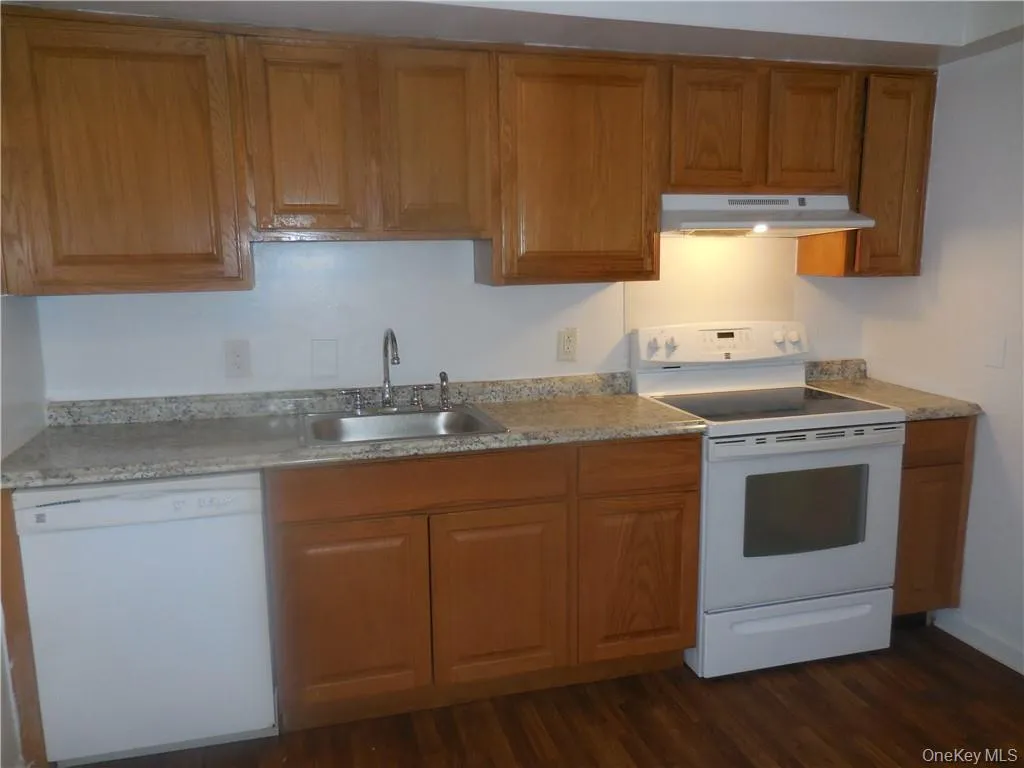 14 Patton Drive, Cornwall, NY, 3 Bedrooms Bedrooms, 5 Rooms Rooms,1 BathroomBathrooms,Residential Lease,For Rent,Patton,0,1018660 14 Patton Drive, Cornwall, NY, 3 Bedrooms Bedrooms, 5 Rooms Rooms,1 BathroomBathrooms,Residential Lease,For Rent,Patton,0,1018660