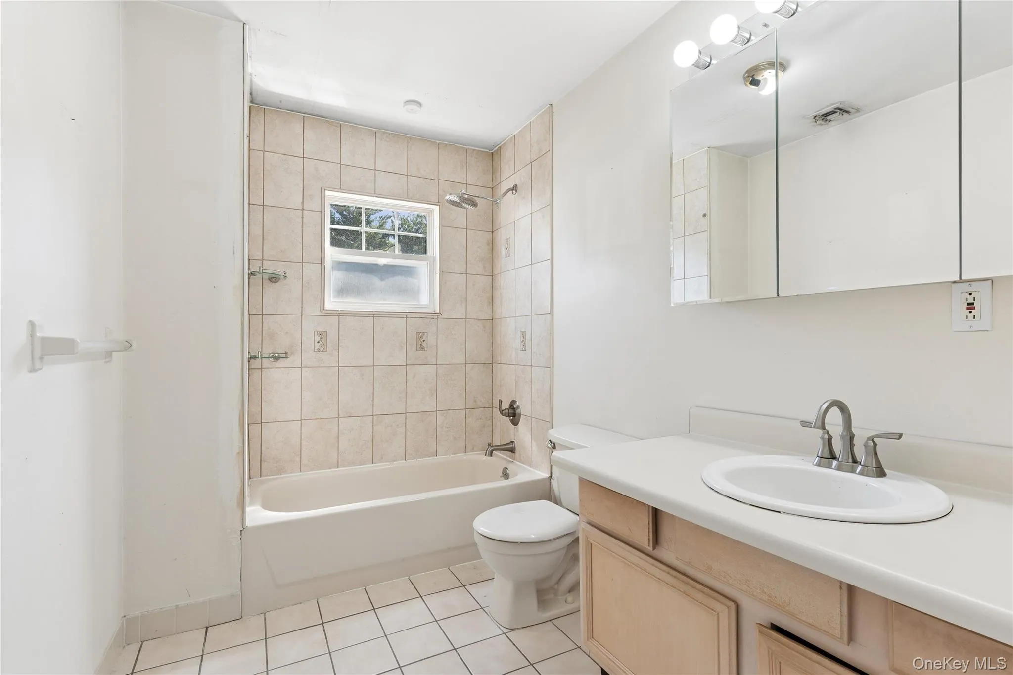 1601 Johnson Avenue, Hempstead, NY, 3 Bedrooms Bedrooms, 5 Rooms Rooms,2 BathroomsBathrooms,Residential,For Rent,Johnson,0,KEY1018668 1601 Johnson Avenue, Hempstead, NY, 3 Bedrooms Bedrooms, 5 Rooms Rooms,2 BathroomsBathrooms,Residential,For Rent,Johnson,0,KEY1018668