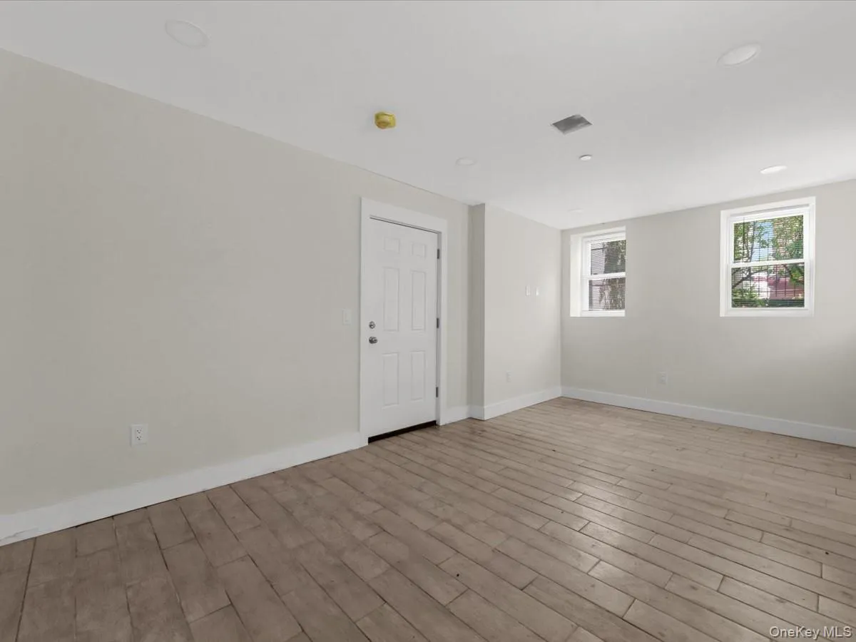 910 226th Street, New York, NY, 3 Bedrooms Bedrooms, 5 Rooms Rooms,2 BathroomsBathrooms,Residential Lease,For Rent,226th,0,KEY1018669 910 226th Street, New York, NY, 3 Bedrooms Bedrooms, 5 Rooms Rooms,2 BathroomsBathrooms,Residential Lease,For Rent,226th,0,KEY1018669