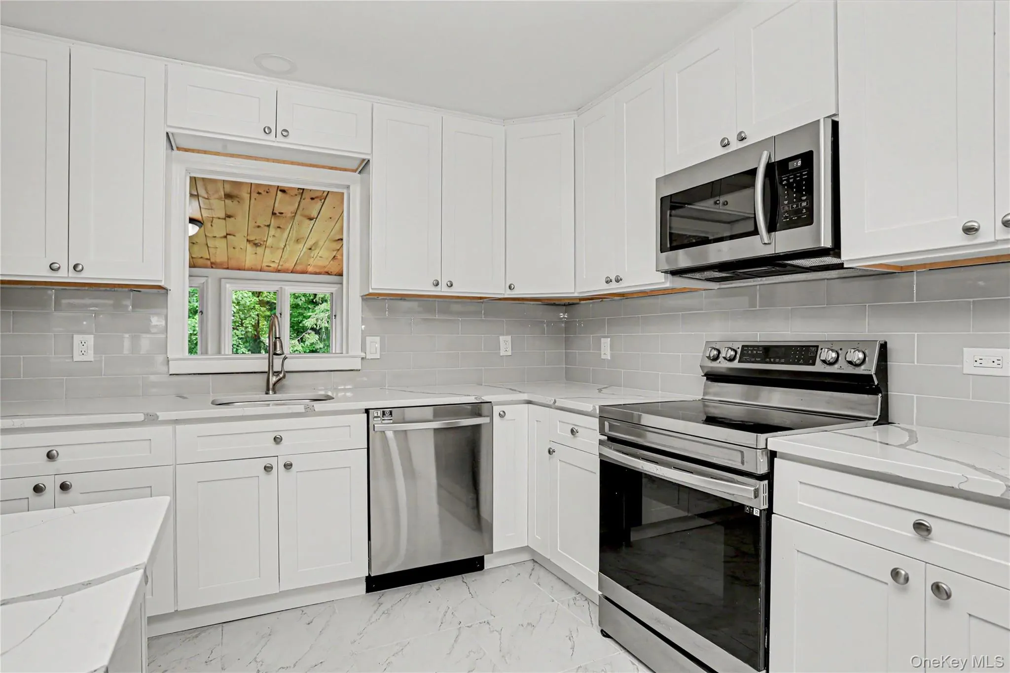 12 Roe Drive, Hyde Park, NY, 4 Bedrooms Bedrooms, 11 Rooms Rooms,3 BathroomsBathrooms,Residential,For Rent,Roe,0,1018671 12 Roe Drive, Hyde Park, NY, 4 Bedrooms Bedrooms, 11 Rooms Rooms,3 BathroomsBathrooms,Residential,For Rent,Roe,0,1018671