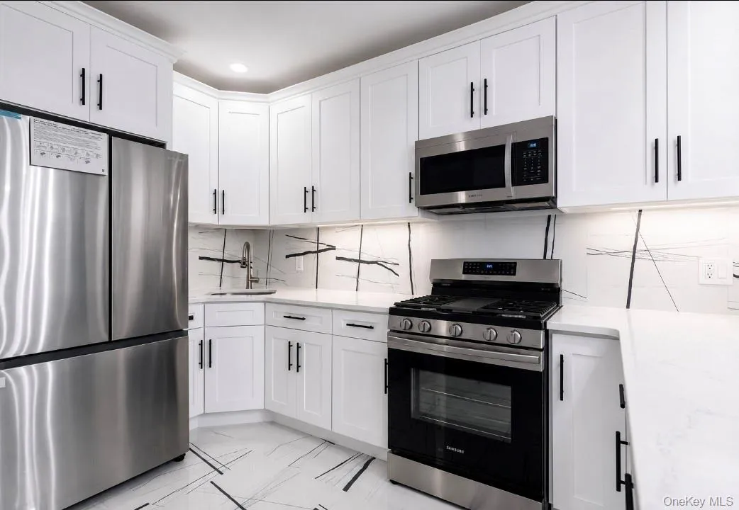 189 Legion Street, New York, NY, 3 Bedrooms Bedrooms, 5 Rooms Rooms,2 BathroomsBathrooms,Residential Lease,For Rent,Legion,0,1018675 189 Legion Street, New York, NY, 3 Bedrooms Bedrooms, 5 Rooms Rooms,2 BathroomsBathrooms,Residential Lease,For Rent,Legion,0,1018675