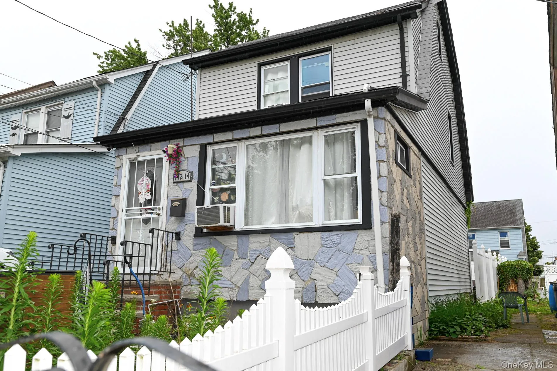 14214 Sutter Avenue, New York, NY, 3 Bedrooms Bedrooms, 7 Rooms Rooms,2 BathroomsBathrooms,Residential,For Rent,Sutter,0,KEY1018677 14214 Sutter Avenue, New York, NY, 3 Bedrooms Bedrooms, 7 Rooms Rooms,2 BathroomsBathrooms,Residential,For Rent,Sutter,0,KEY1018677