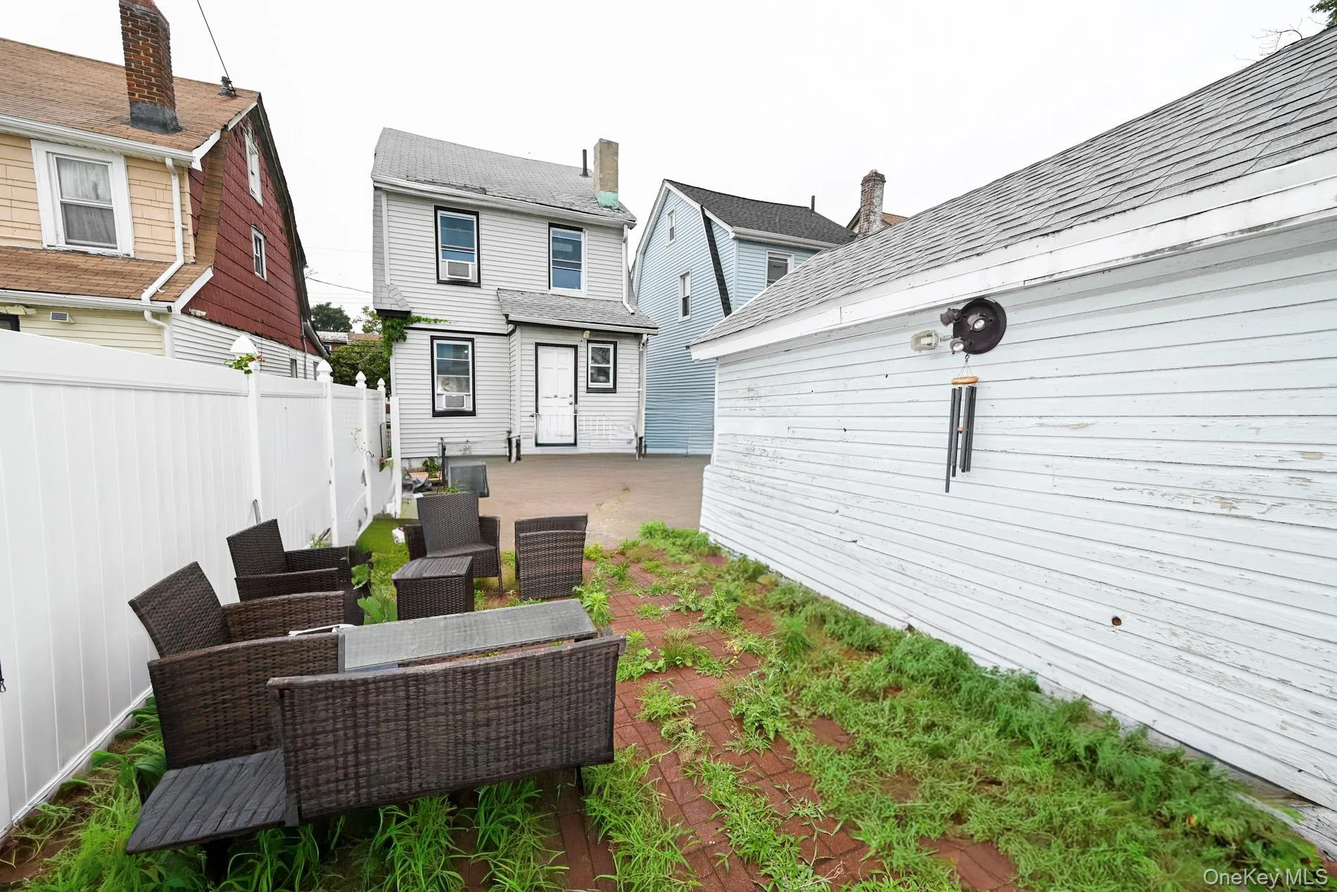 14214 Sutter Avenue, New York, NY, 3 Bedrooms Bedrooms, 7 Rooms Rooms,2 BathroomsBathrooms,Residential,For Rent,Sutter,0,KEY1018677 14214 Sutter Avenue, New York, NY, 3 Bedrooms Bedrooms, 7 Rooms Rooms,2 BathroomsBathrooms,Residential,For Rent,Sutter,0,KEY1018677