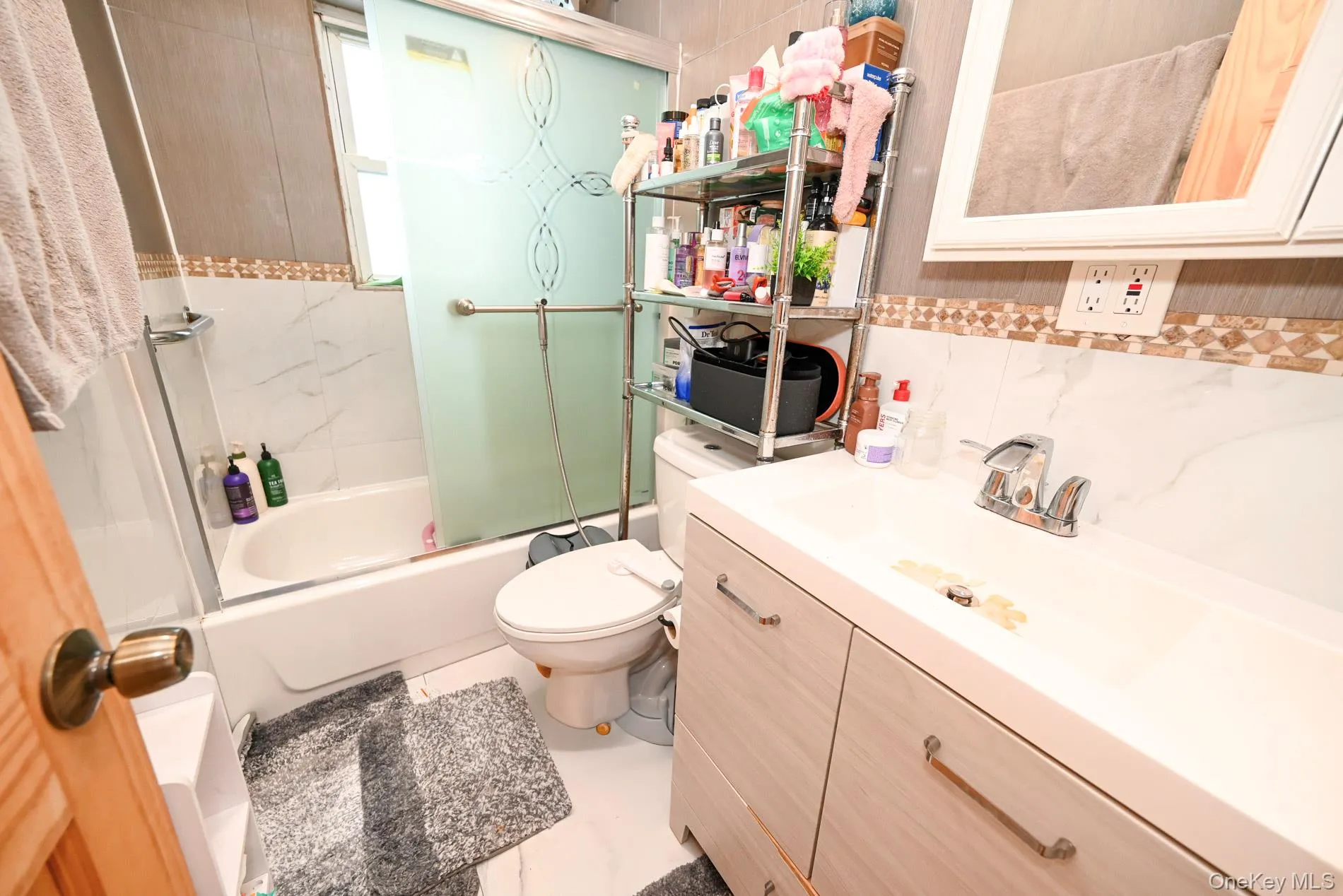 14214 Sutter Avenue, New York, NY, 3 Bedrooms Bedrooms, 7 Rooms Rooms,2 BathroomsBathrooms,Residential,For Rent,Sutter,0,KEY1018677 14214 Sutter Avenue, New York, NY, 3 Bedrooms Bedrooms, 7 Rooms Rooms,2 BathroomsBathrooms,Residential,For Rent,Sutter,0,KEY1018677