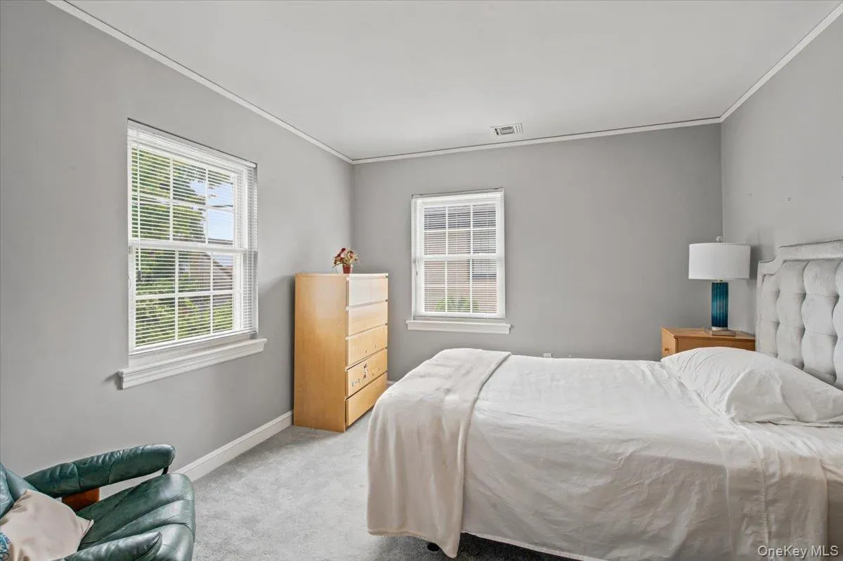 24 Overlook Road, North Hempstead, NY, 3 Bedrooms Bedrooms, 8 Rooms Rooms,2 BathroomsBathrooms,Residential,For Rent,Overlook,0,1018683 24 Overlook Road, North Hempstead, NY, 3 Bedrooms Bedrooms, 8 Rooms Rooms,2 BathroomsBathrooms,Residential,For Rent,Overlook,0,1018683