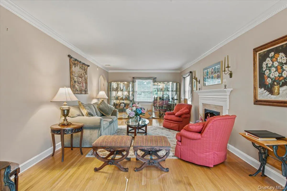 24 Overlook Road, North Hempstead, NY, 3 Bedrooms Bedrooms, 8 Rooms Rooms,2 BathroomsBathrooms,Residential,For Rent,Overlook,0,1018683 24 Overlook Road, North Hempstead, NY, 3 Bedrooms Bedrooms, 8 Rooms Rooms,2 BathroomsBathrooms,Residential,For Rent,Overlook,0,1018683