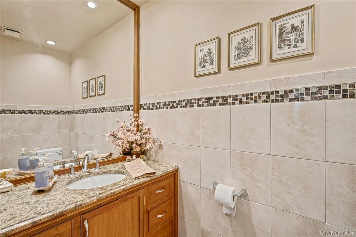 24 Overlook Road, North Hempstead, NY, 3 Bedrooms Bedrooms, 8 Rooms Rooms,2 BathroomsBathrooms,Residential,For Rent,Overlook,0,1018683 24 Overlook Road, North Hempstead, NY, 3 Bedrooms Bedrooms, 8 Rooms Rooms,2 BathroomsBathrooms,Residential,For Rent,Overlook,0,1018683