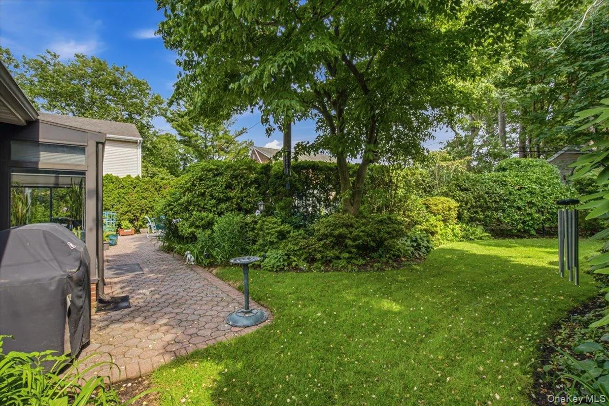 24 Overlook Road, North Hempstead, NY, 3 Bedrooms Bedrooms, 8 Rooms Rooms,2 BathroomsBathrooms,Residential,For Rent,Overlook,0,1018683 24 Overlook Road, North Hempstead, NY, 3 Bedrooms Bedrooms, 8 Rooms Rooms,2 BathroomsBathrooms,Residential,For Rent,Overlook,0,1018683