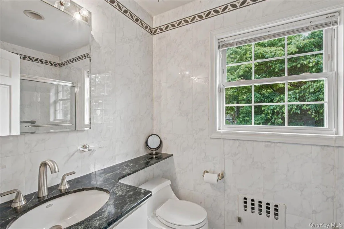 24 Overlook Road, North Hempstead, NY, 3 Bedrooms Bedrooms, 8 Rooms Rooms,2 BathroomsBathrooms,Residential,For Rent,Overlook,0,1018683 24 Overlook Road, North Hempstead, NY, 3 Bedrooms Bedrooms, 8 Rooms Rooms,2 BathroomsBathrooms,Residential,For Rent,Overlook,0,1018683