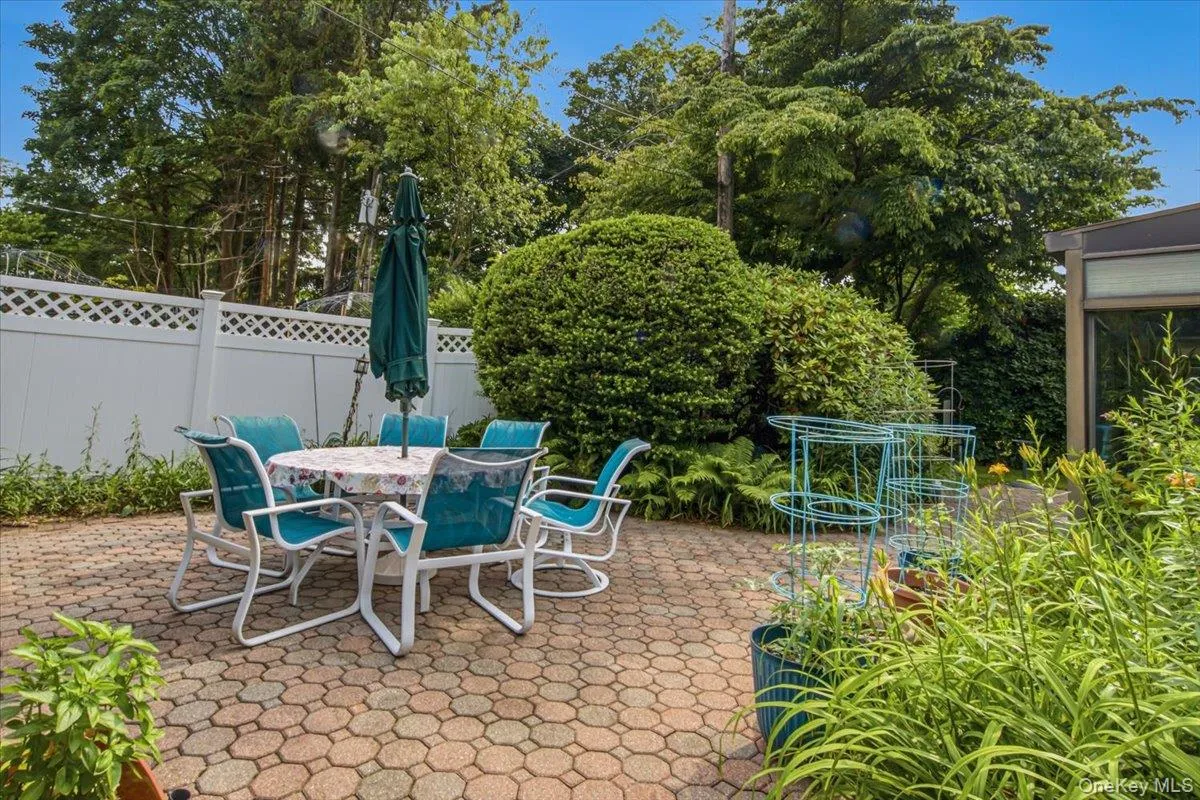 24 Overlook Road, North Hempstead, NY, 3 Bedrooms Bedrooms, 8 Rooms Rooms,2 BathroomsBathrooms,Residential,For Rent,Overlook,0,1018683 24 Overlook Road, North Hempstead, NY, 3 Bedrooms Bedrooms, 8 Rooms Rooms,2 BathroomsBathrooms,Residential,For Rent,Overlook,0,1018683