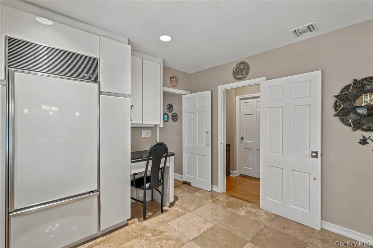 24 Overlook Road, North Hempstead, NY, 3 Bedrooms Bedrooms, 8 Rooms Rooms,2 BathroomsBathrooms,Residential,For Rent,Overlook,0,1018683 24 Overlook Road, North Hempstead, NY, 3 Bedrooms Bedrooms, 8 Rooms Rooms,2 BathroomsBathrooms,Residential,For Rent,Overlook,0,1018683