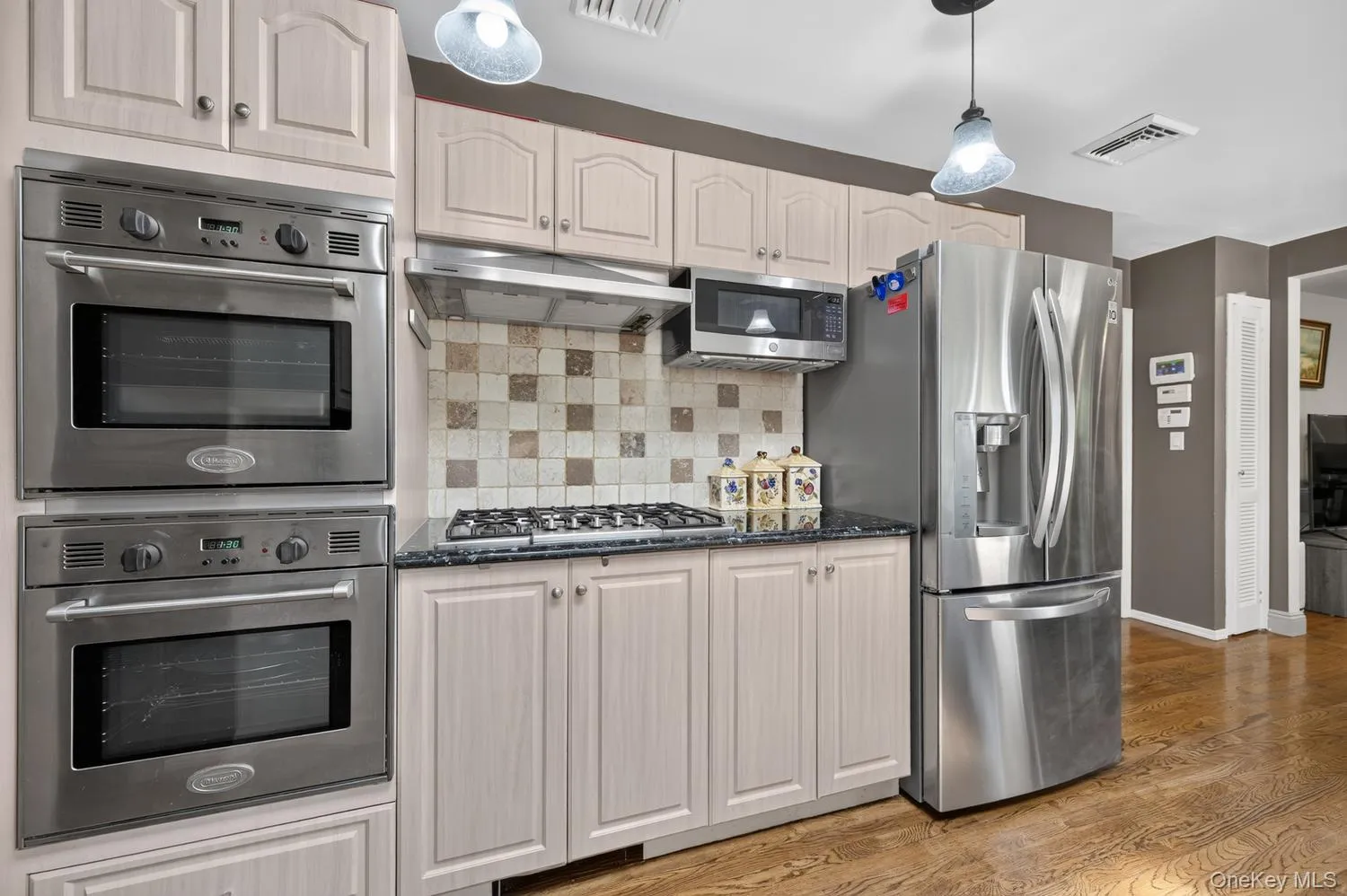 6 Oak Hill, Oyster Bay, NY, 4 Bedrooms Bedrooms, 8 Rooms Rooms,2 BathroomsBathrooms,Residential,For Rent,Oak Hill,0,1018691 6 Oak Hill, Oyster Bay, NY, 4 Bedrooms Bedrooms, 8 Rooms Rooms,2 BathroomsBathrooms,Residential,For Rent,Oak Hill,0,1018691