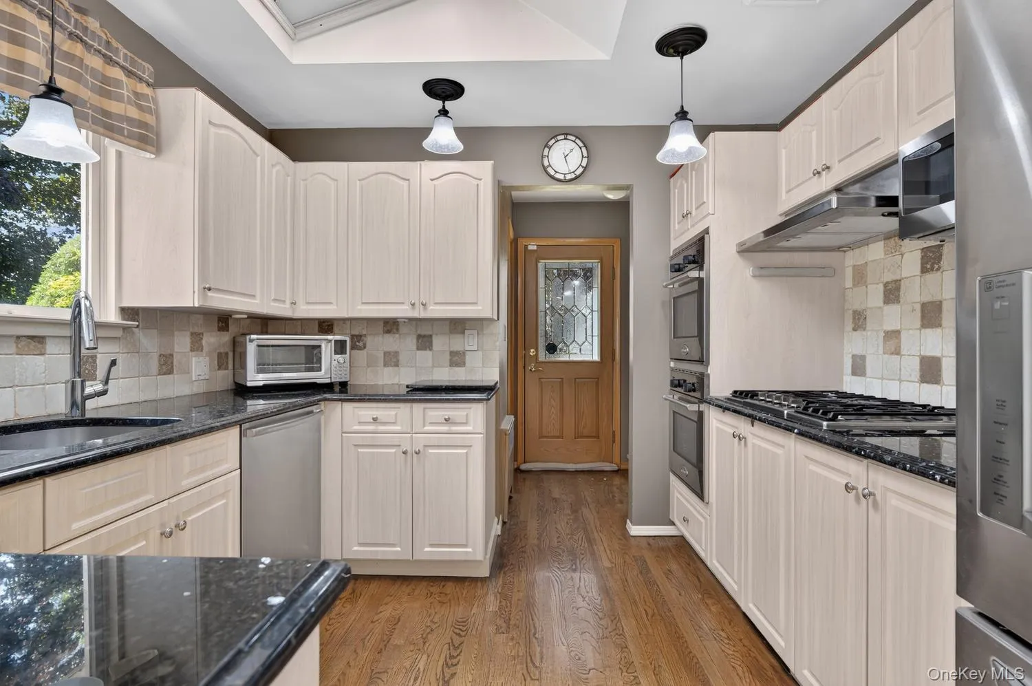 6 Oak Hill, Oyster Bay, NY, 4 Bedrooms Bedrooms, 8 Rooms Rooms,2 BathroomsBathrooms,Residential,For Rent,Oak Hill,0,1018691 6 Oak Hill, Oyster Bay, NY, 4 Bedrooms Bedrooms, 8 Rooms Rooms,2 BathroomsBathrooms,Residential,For Rent,Oak Hill,0,1018691
