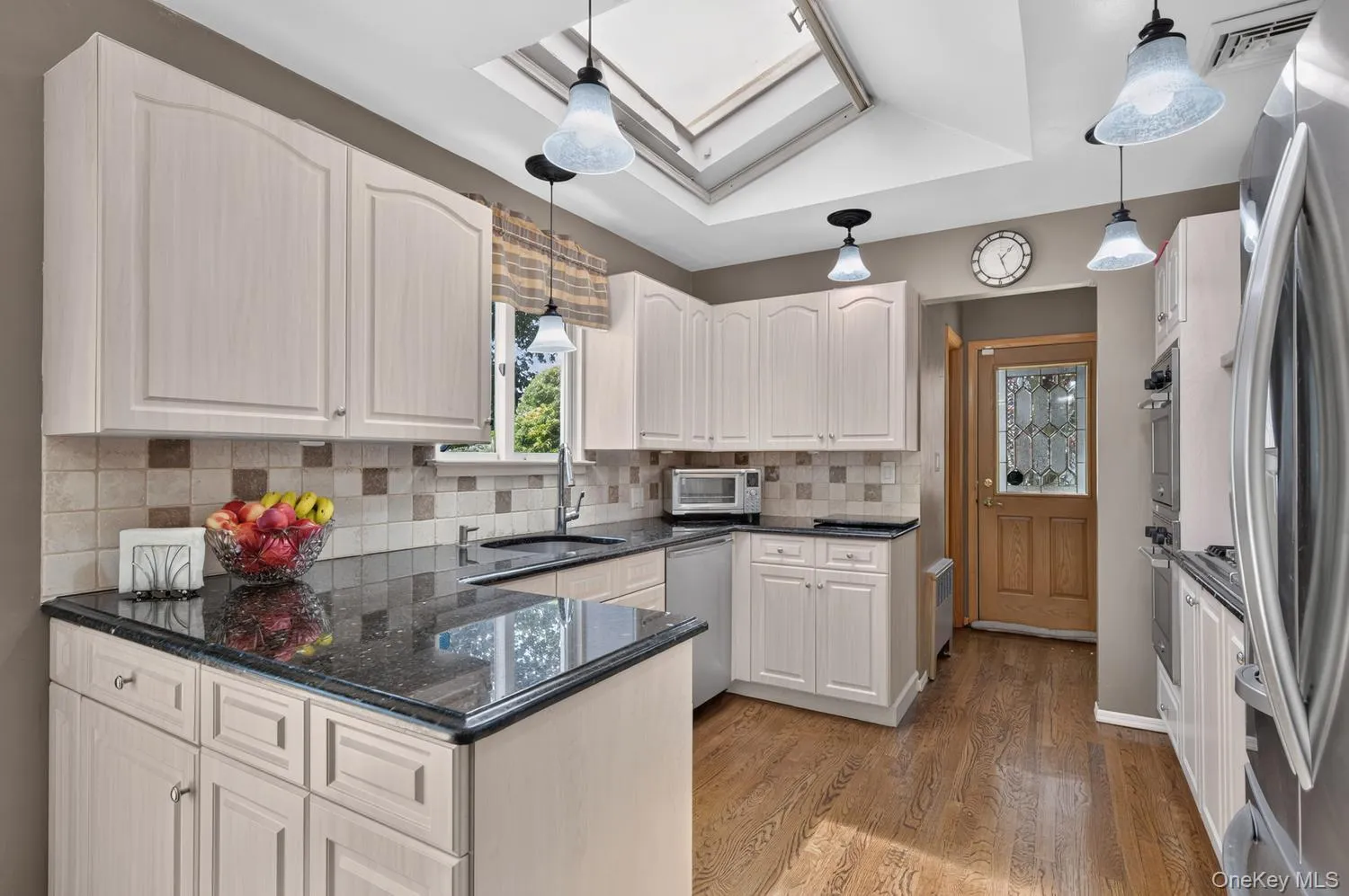 6 Oak Hill, Oyster Bay, NY, 4 Bedrooms Bedrooms, 8 Rooms Rooms,2 BathroomsBathrooms,Residential,For Rent,Oak Hill,0,1018691 6 Oak Hill, Oyster Bay, NY, 4 Bedrooms Bedrooms, 8 Rooms Rooms,2 BathroomsBathrooms,Residential,For Rent,Oak Hill,0,1018691