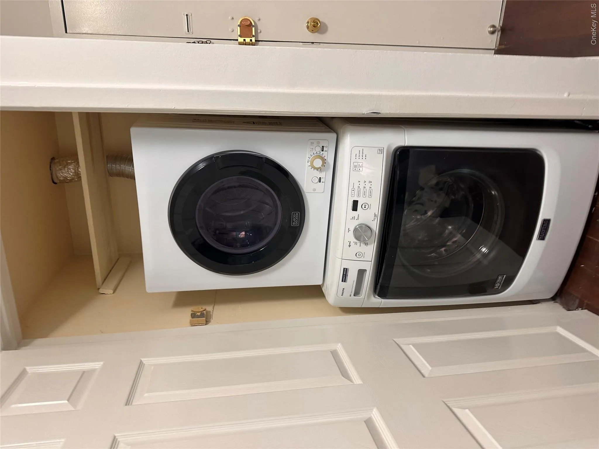 219-02 64 Avenue, New York, NY, 1 Bedroom Bedrooms, 3 Rooms Rooms,1 BathroomBathrooms,Residential,For Rent,64,0,KEY1018693 219-02 64 Avenue, New York, NY, 1 Bedroom Bedrooms, 3 Rooms Rooms,1 BathroomBathrooms,Residential,For Rent,64,0,KEY1018693