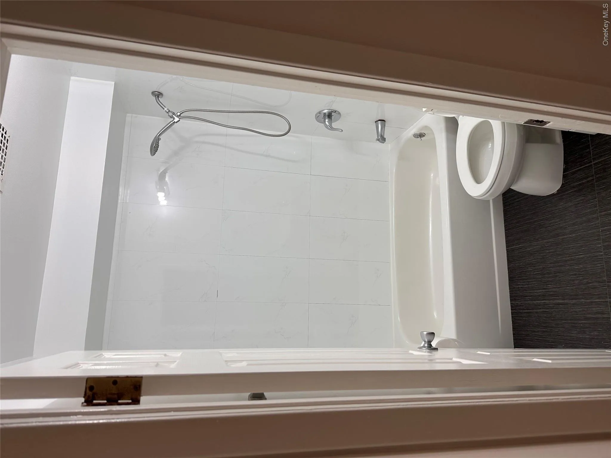 219-02 64 Avenue, New York, NY, 1 Bedroom Bedrooms, 3 Rooms Rooms,1 BathroomBathrooms,Residential,For Rent,64,0,KEY1018693 219-02 64 Avenue, New York, NY, 1 Bedroom Bedrooms, 3 Rooms Rooms,1 BathroomBathrooms,Residential,For Rent,64,0,KEY1018693