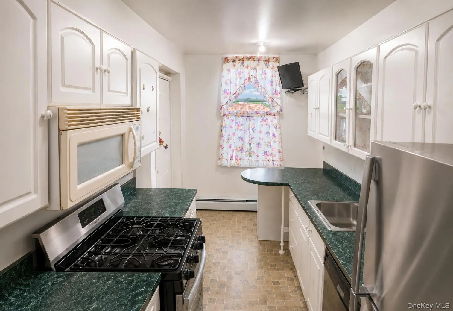 54-40 Little Neck Parkway, New York, NY, 2 Bedrooms Bedrooms, 5 Rooms Rooms,1 BathroomBathrooms,Residential,For Rent,Little Neck Parkway,0,1018705 54-40 Little Neck Parkway, New York, NY, 2 Bedrooms Bedrooms, 5 Rooms Rooms,1 BathroomBathrooms,Residential,For Rent,Little Neck Parkway,0,1018705