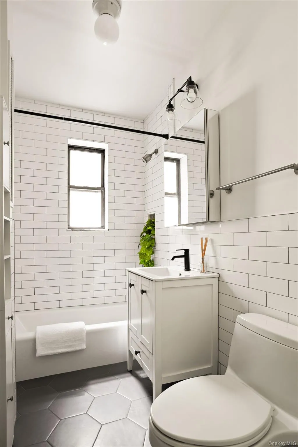 84-12 35th Ave, New York, NY, 1 Bedroom Bedrooms, 3 Rooms Rooms,1 BathroomBathrooms,Residential,For Rent,35th Ave,0,KEY1018711 84-12 35th Ave, New York, NY, 1 Bedroom Bedrooms, 3 Rooms Rooms,1 BathroomBathrooms,Residential,For Rent,35th Ave,0,KEY1018711
