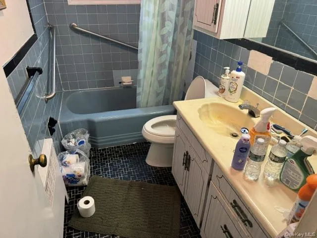 1916 Wilson Avenue, Hempstead, NY, 4 Bedrooms Bedrooms, 7 Rooms Rooms,2 BathroomsBathrooms,Residential,For Rent,Wilson,0,KEY1018714 1916 Wilson Avenue, Hempstead, NY, 4 Bedrooms Bedrooms, 7 Rooms Rooms,2 BathroomsBathrooms,Residential,For Rent,Wilson,0,KEY1018714