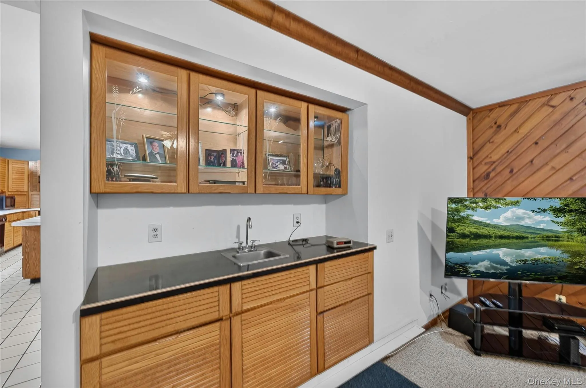 The wet bar with showcase cabinets are perfect for entertaining. The wet bar with showcase cabinets are perfect for entertaining.