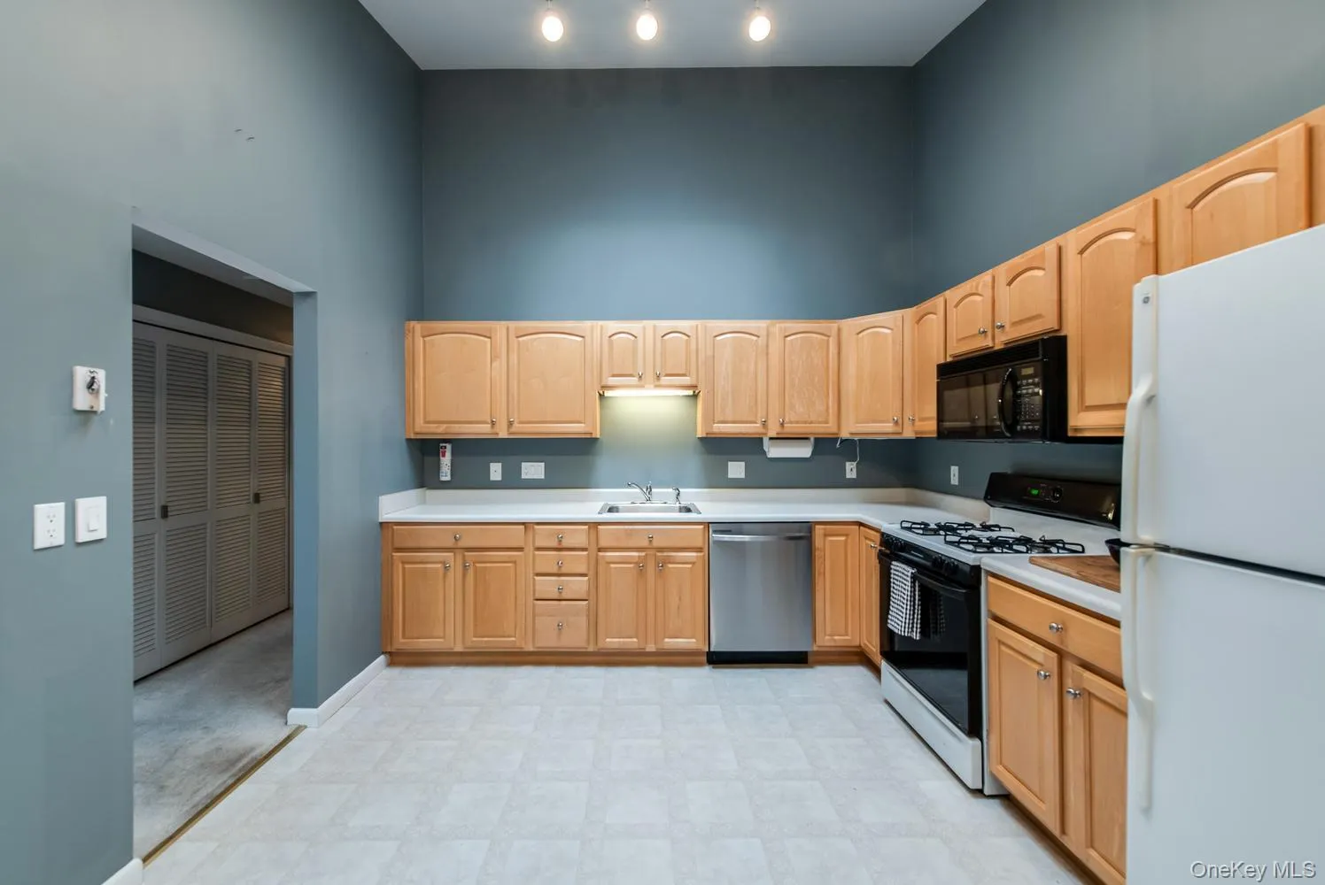 Lots of counter space Lots of counter space