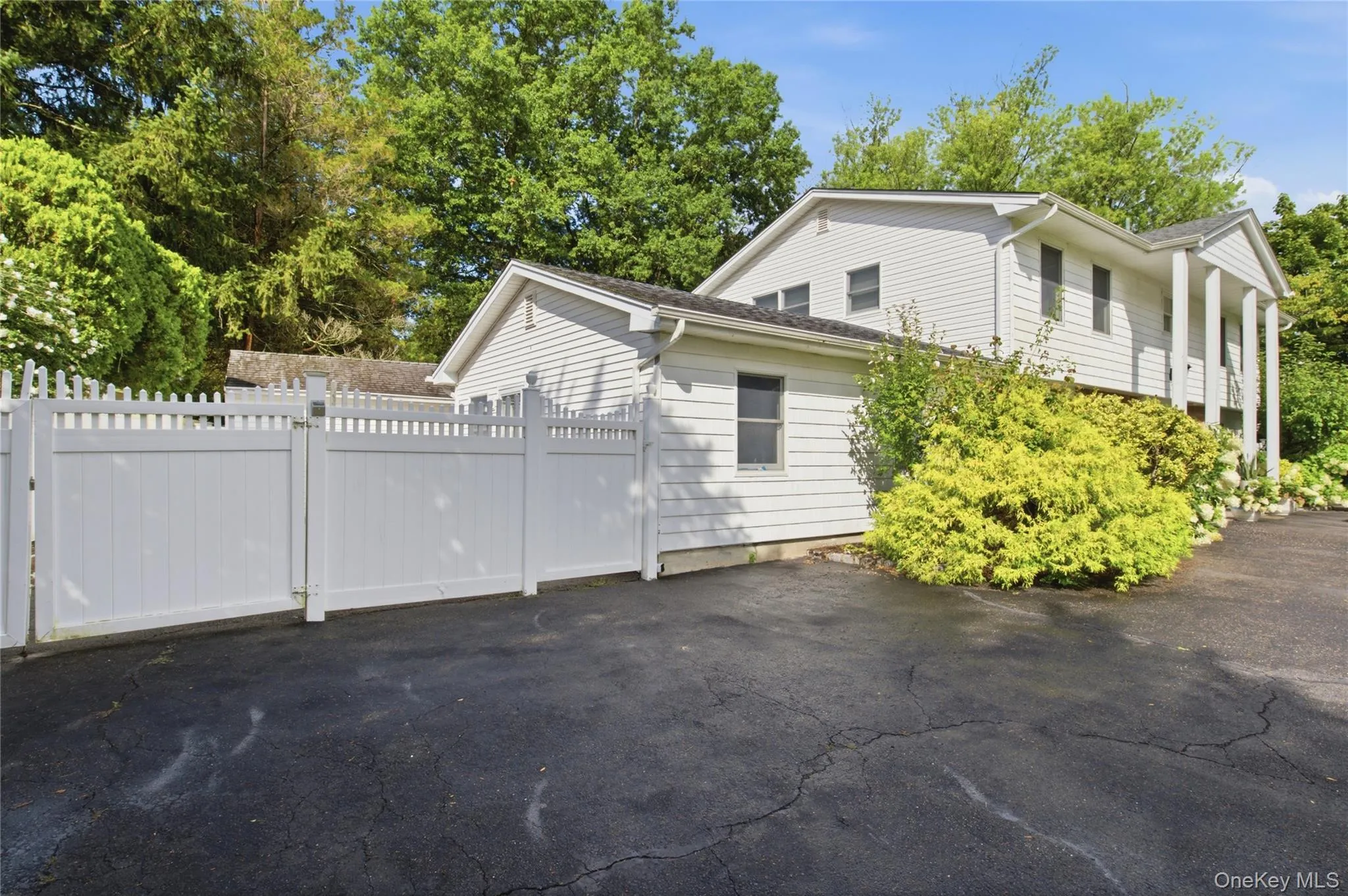 34 MARKWOOD Lane, Huntington, NY, 2 Bedrooms Bedrooms, 5 Rooms Rooms,1 BathroomBathrooms,Residential Lease,For Rent,MARKWOOD,0,1018725 34 MARKWOOD Lane, Huntington, NY, 2 Bedrooms Bedrooms, 5 Rooms Rooms,1 BathroomBathrooms,Residential Lease,For Rent,MARKWOOD,0,1018725