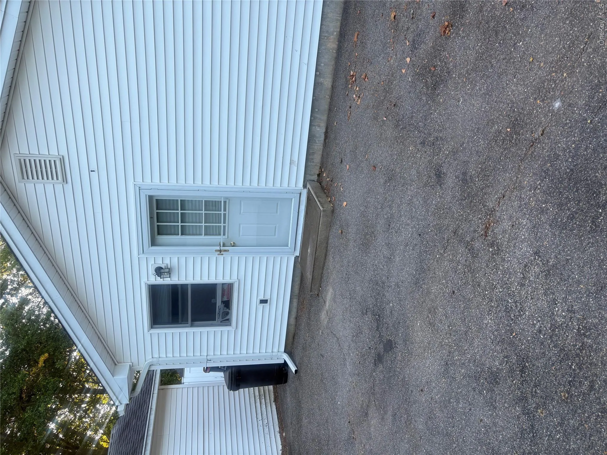 34 MARKWOOD Lane, Huntington, NY, 2 Bedrooms Bedrooms, 5 Rooms Rooms,1 BathroomBathrooms,Residential Lease,For Rent,MARKWOOD,0,1018725 34 MARKWOOD Lane, Huntington, NY, 2 Bedrooms Bedrooms, 5 Rooms Rooms,1 BathroomBathrooms,Residential Lease,For Rent,MARKWOOD,0,1018725