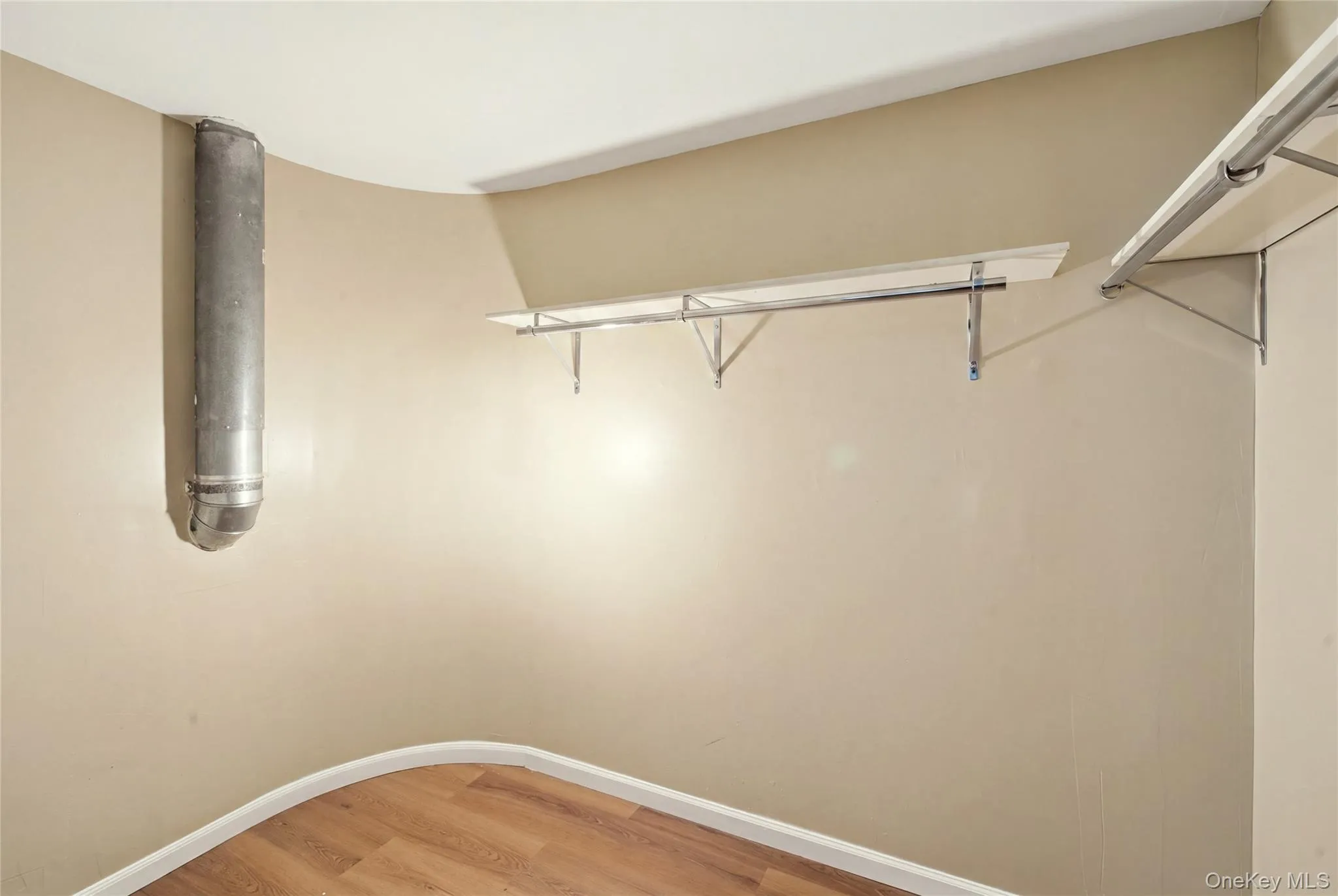 34 MARKWOOD Lane, Huntington, NY, 2 Bedrooms Bedrooms, 5 Rooms Rooms,1 BathroomBathrooms,Residential Lease,For Rent,MARKWOOD,0,1018725 34 MARKWOOD Lane, Huntington, NY, 2 Bedrooms Bedrooms, 5 Rooms Rooms,1 BathroomBathrooms,Residential Lease,For Rent,MARKWOOD,0,1018725