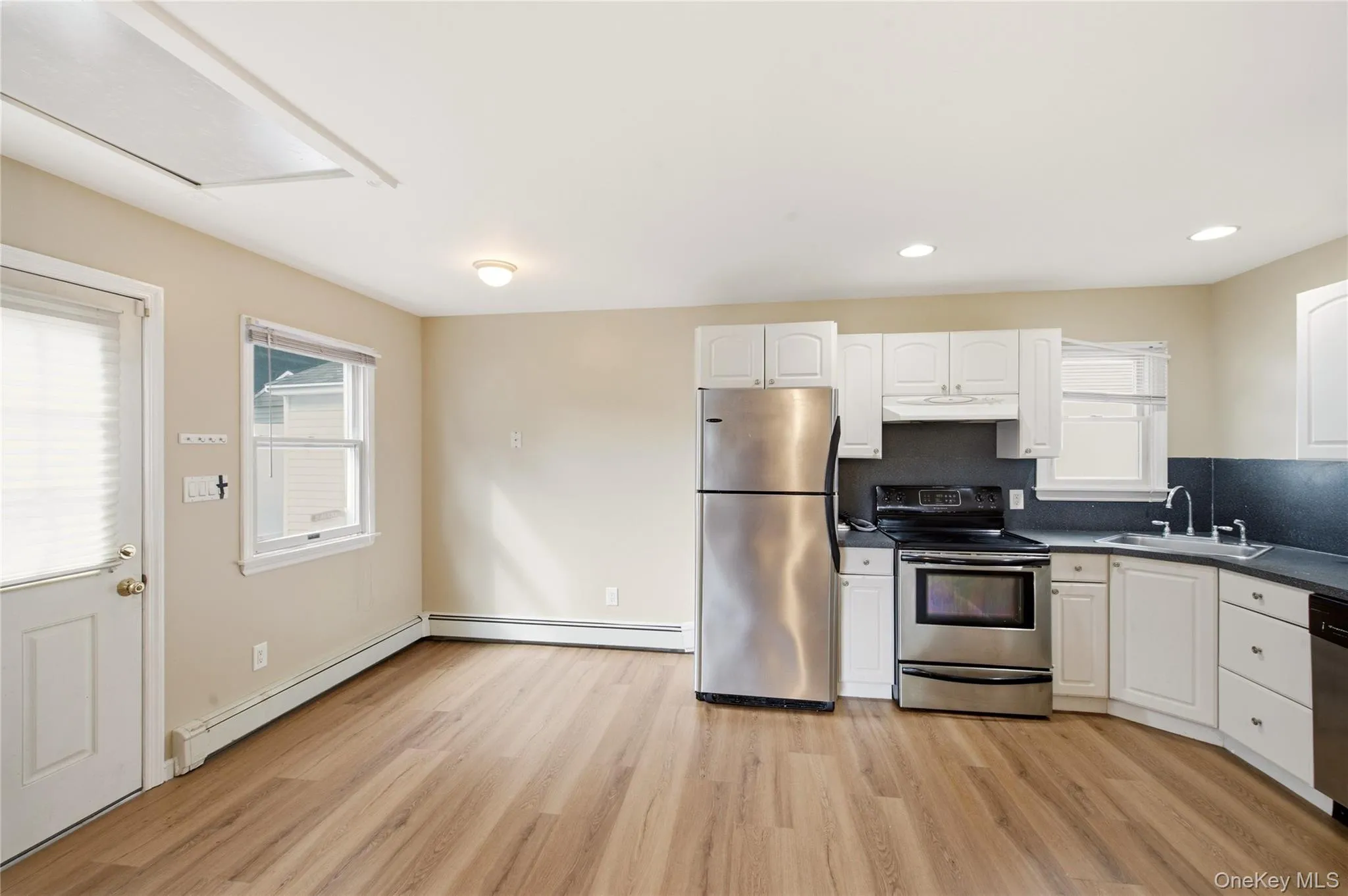 34 MARKWOOD Lane, Huntington, NY, 2 Bedrooms Bedrooms, 5 Rooms Rooms,1 BathroomBathrooms,Residential Lease,For Rent,MARKWOOD,0,1018725 34 MARKWOOD Lane, Huntington, NY, 2 Bedrooms Bedrooms, 5 Rooms Rooms,1 BathroomBathrooms,Residential Lease,For Rent,MARKWOOD,0,1018725