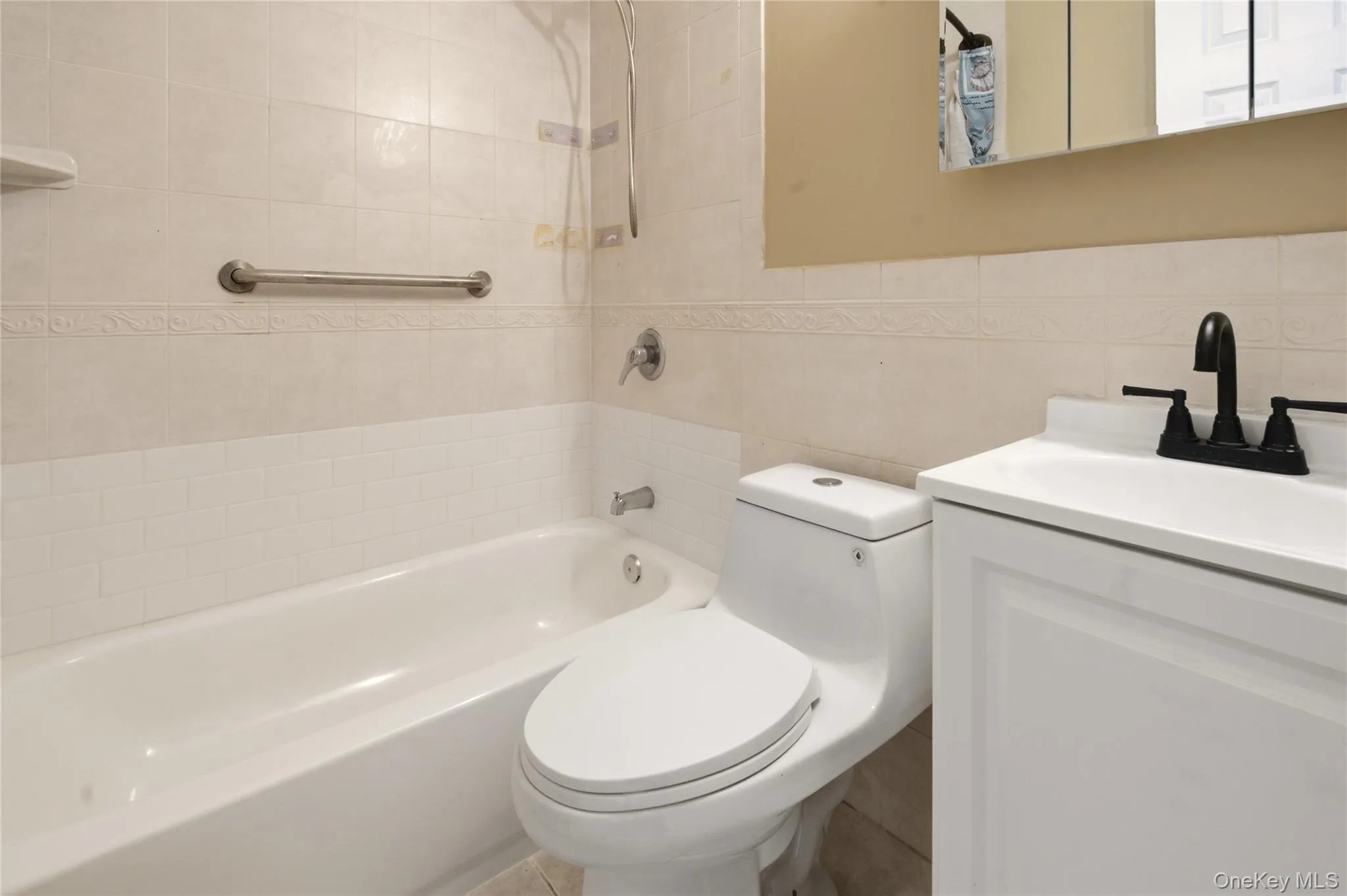 34 MARKWOOD Lane, Huntington, NY, 2 Bedrooms Bedrooms, 5 Rooms Rooms,1 BathroomBathrooms,Residential Lease,For Rent,MARKWOOD,0,1018725 34 MARKWOOD Lane, Huntington, NY, 2 Bedrooms Bedrooms, 5 Rooms Rooms,1 BathroomBathrooms,Residential Lease,For Rent,MARKWOOD,0,1018725