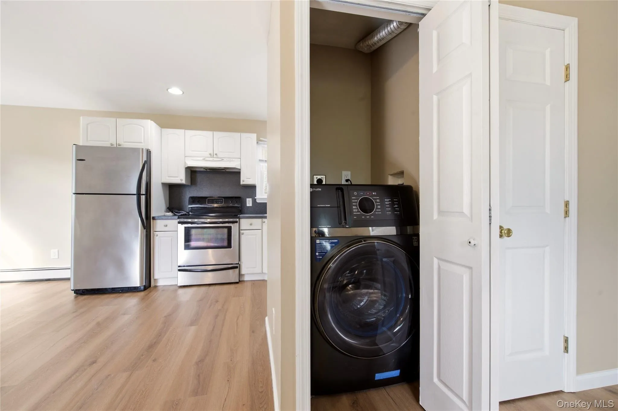 34 MARKWOOD Lane, Huntington, NY, 2 Bedrooms Bedrooms, 5 Rooms Rooms,1 BathroomBathrooms,Residential Lease,For Rent,MARKWOOD,0,1018725 34 MARKWOOD Lane, Huntington, NY, 2 Bedrooms Bedrooms, 5 Rooms Rooms,1 BathroomBathrooms,Residential Lease,For Rent,MARKWOOD,0,1018725