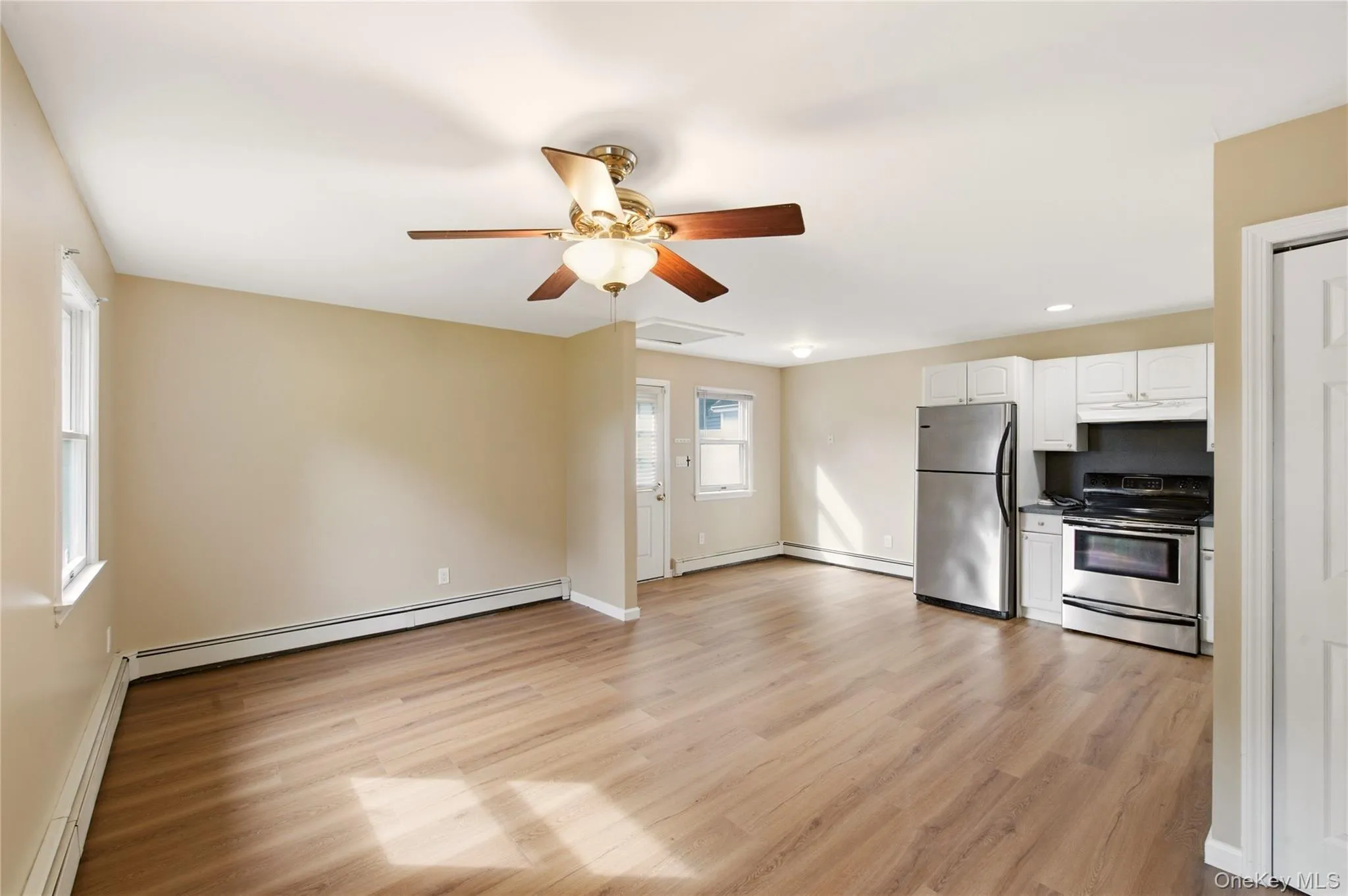 34 MARKWOOD Lane, Huntington, NY, 2 Bedrooms Bedrooms, 5 Rooms Rooms,1 BathroomBathrooms,Residential Lease,For Rent,MARKWOOD,0,1018725 34 MARKWOOD Lane, Huntington, NY, 2 Bedrooms Bedrooms, 5 Rooms Rooms,1 BathroomBathrooms,Residential Lease,For Rent,MARKWOOD,0,1018725