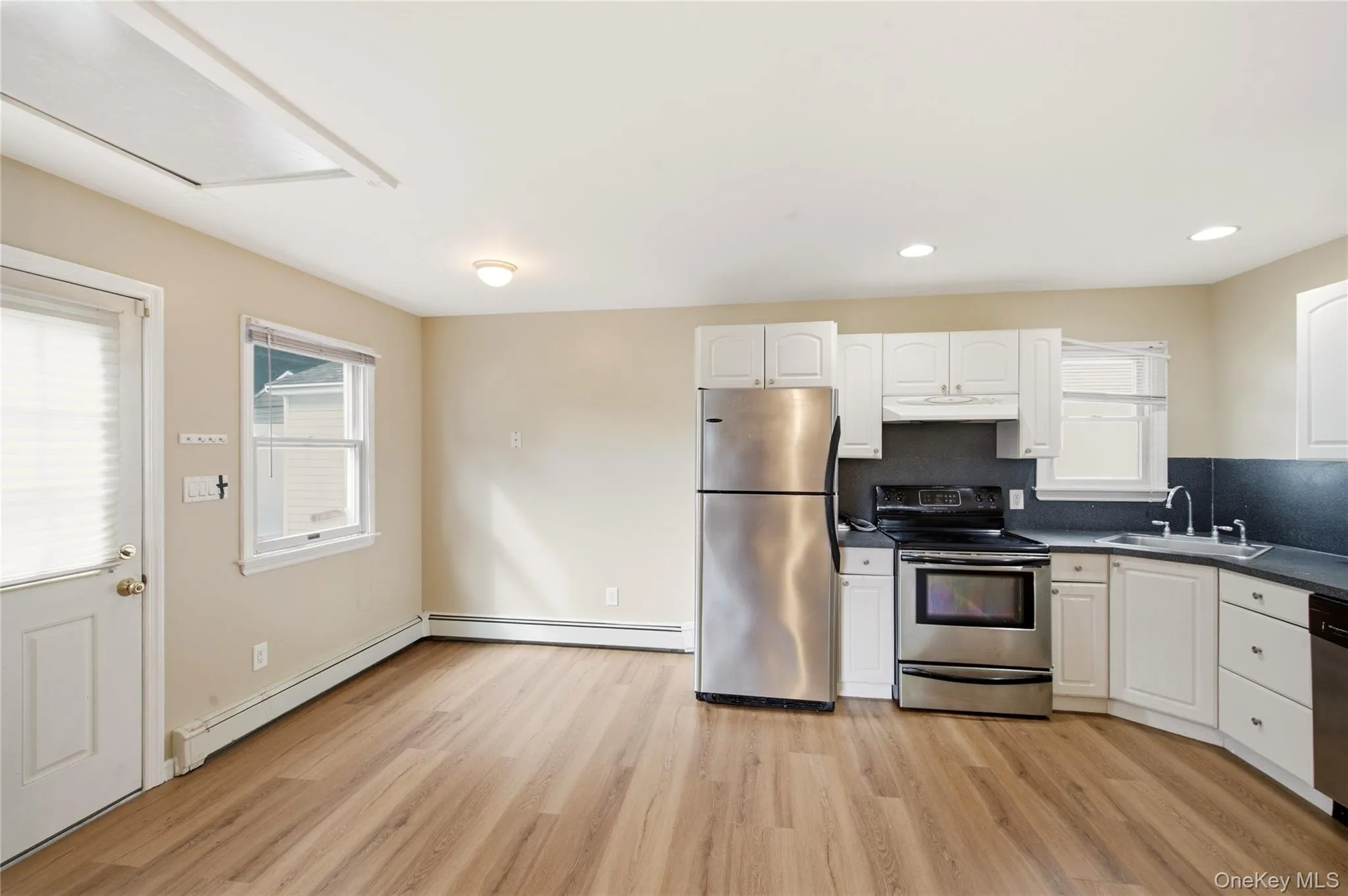 34 MARKWOOD Lane, Huntington, NY, 2 Bedrooms Bedrooms, 5 Rooms Rooms,1 BathroomBathrooms,Residential Lease,For Rent,MARKWOOD,0,1018725 34 MARKWOOD Lane, Huntington, NY, 2 Bedrooms Bedrooms, 5 Rooms Rooms,1 BathroomBathrooms,Residential Lease,For Rent,MARKWOOD,0,1018725