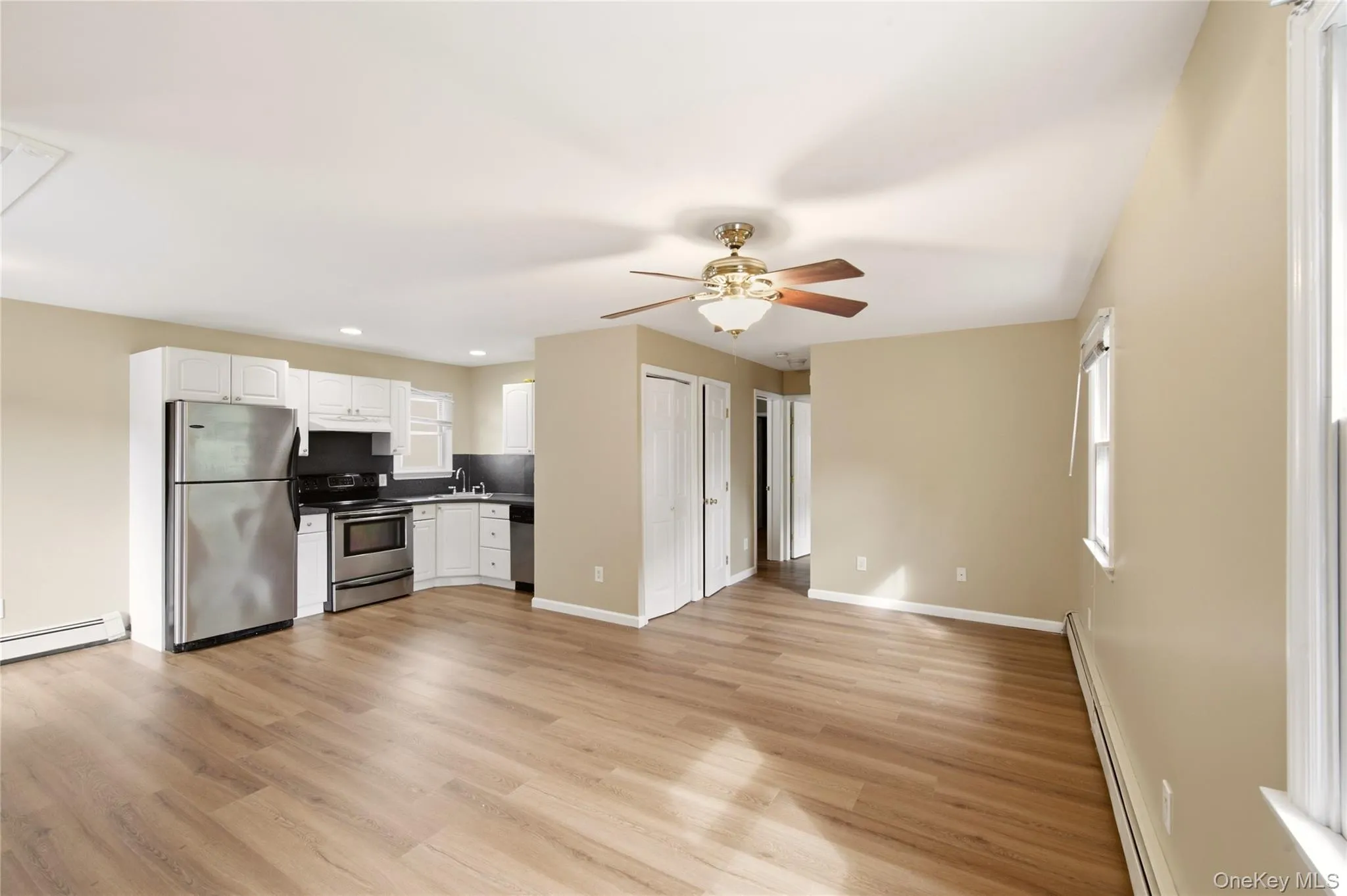 34 MARKWOOD Lane, Huntington, NY, 2 Bedrooms Bedrooms, 5 Rooms Rooms,1 BathroomBathrooms,Residential Lease,For Rent,MARKWOOD,0,1018725 34 MARKWOOD Lane, Huntington, NY, 2 Bedrooms Bedrooms, 5 Rooms Rooms,1 BathroomBathrooms,Residential Lease,For Rent,MARKWOOD,0,1018725