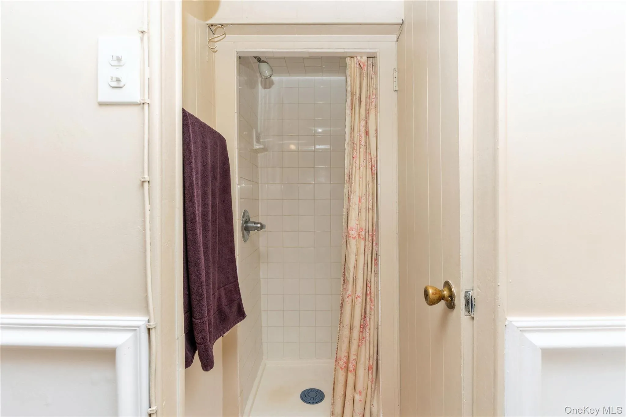 4318 195th Street, New York, NY, 3 Bedrooms Bedrooms, 8 Rooms Rooms,2 BathroomsBathrooms,Residential,For Rent,195th,0,1018749 4318 195th Street, New York, NY, 3 Bedrooms Bedrooms, 8 Rooms Rooms,2 BathroomsBathrooms,Residential,For Rent,195th,0,1018749