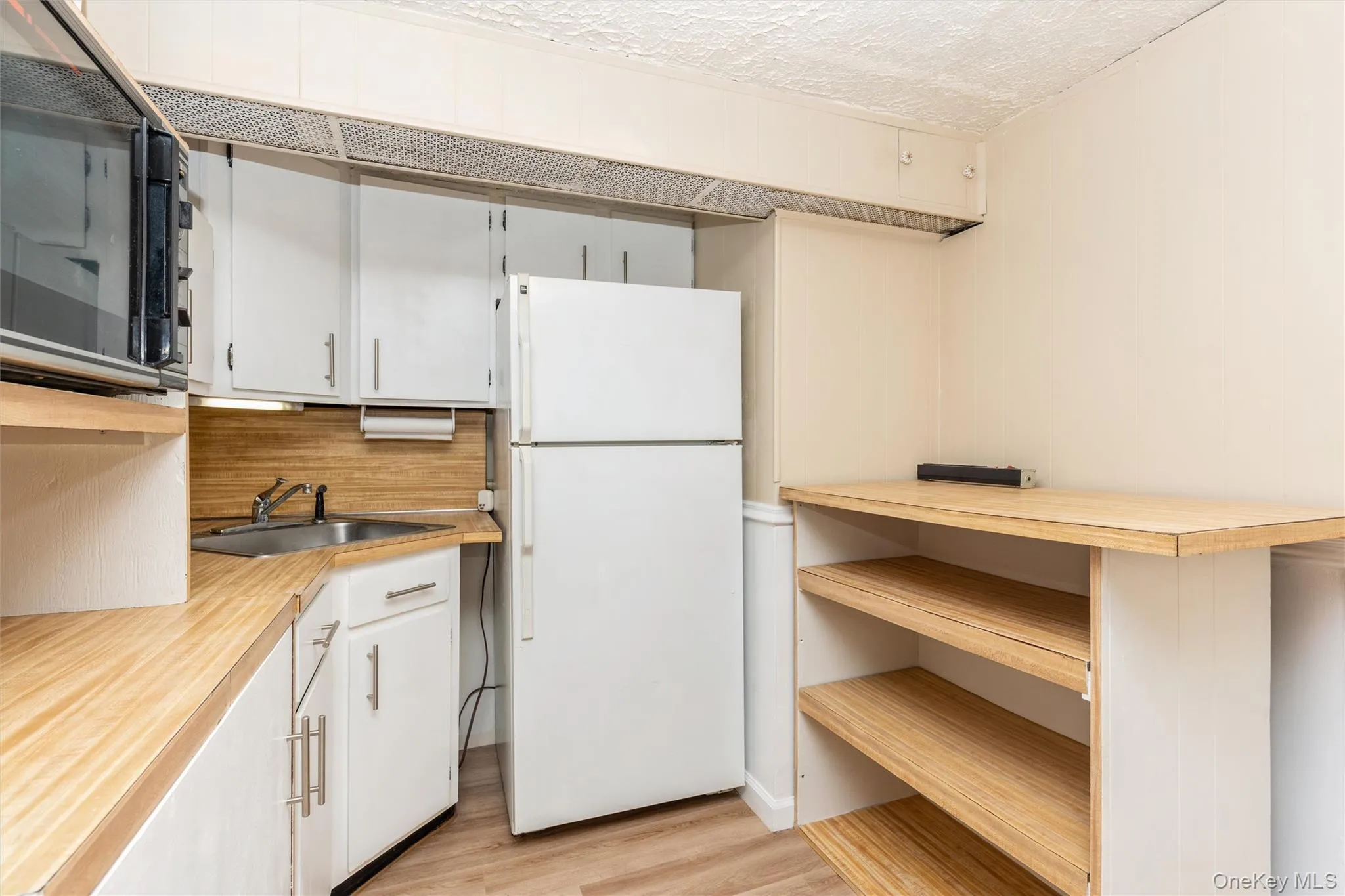 4318 195th Street, New York, NY, 3 Bedrooms Bedrooms, 8 Rooms Rooms,2 BathroomsBathrooms,Residential,For Rent,195th,0,1018749 4318 195th Street, New York, NY, 3 Bedrooms Bedrooms, 8 Rooms Rooms,2 BathroomsBathrooms,Residential,For Rent,195th,0,1018749