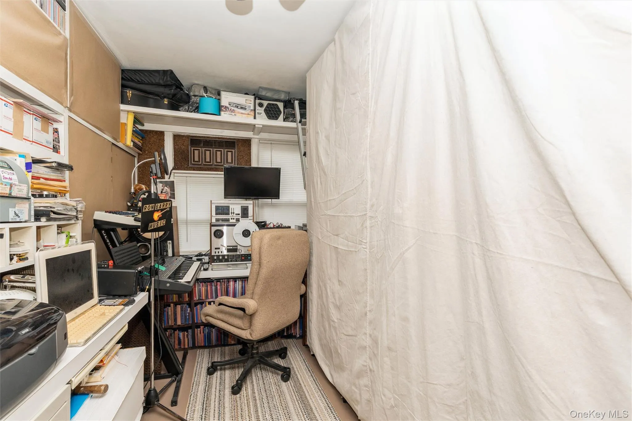 4318 195th Street, New York, NY, 3 Bedrooms Bedrooms, 8 Rooms Rooms,2 BathroomsBathrooms,Residential,For Rent,195th,0,1018749 4318 195th Street, New York, NY, 3 Bedrooms Bedrooms, 8 Rooms Rooms,2 BathroomsBathrooms,Residential,For Rent,195th,0,1018749