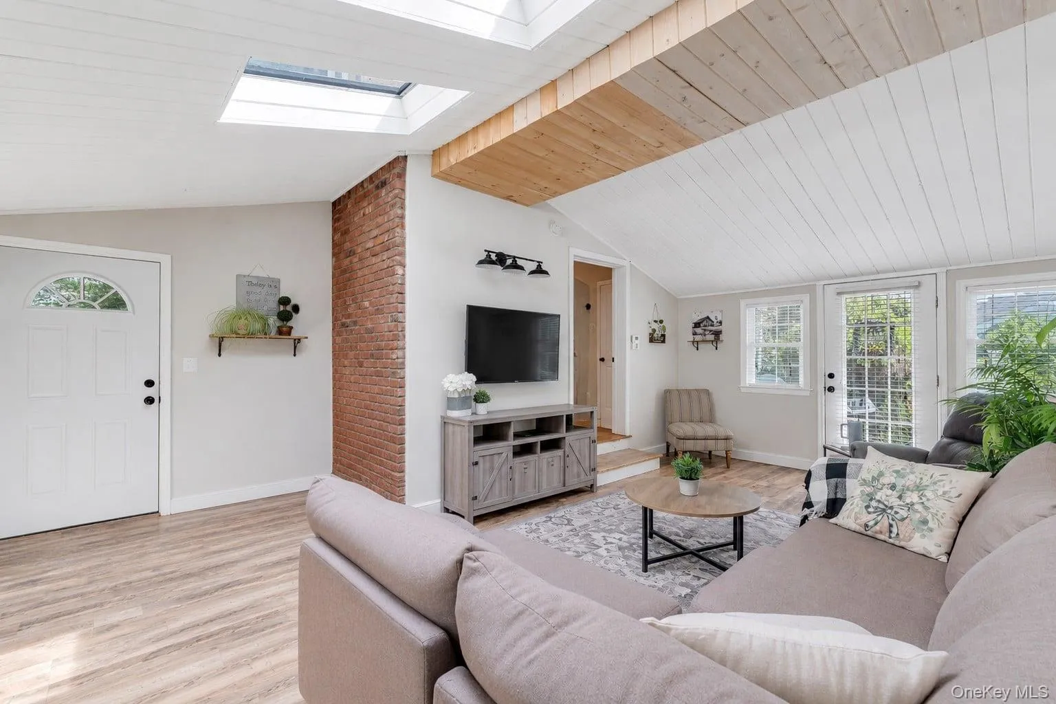 55 Riverview Court, Islip, NY, 4 Bedrooms Bedrooms, 10 Rooms Rooms,4 BathroomsBathrooms,Residential,For Rent,Riverview,0,KEY1018752 55 Riverview Court, Islip, NY, 4 Bedrooms Bedrooms, 10 Rooms Rooms,4 BathroomsBathrooms,Residential,For Rent,Riverview,0,KEY1018752