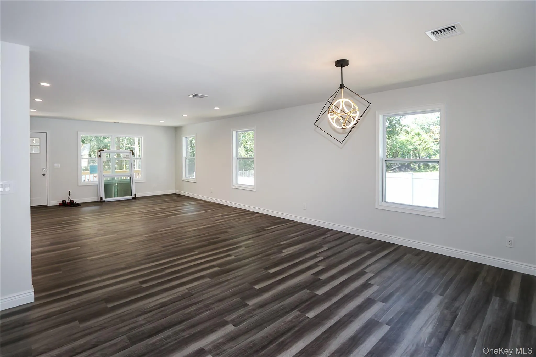 Open to Kitchen & Family Room Open to Kitchen & Family Room